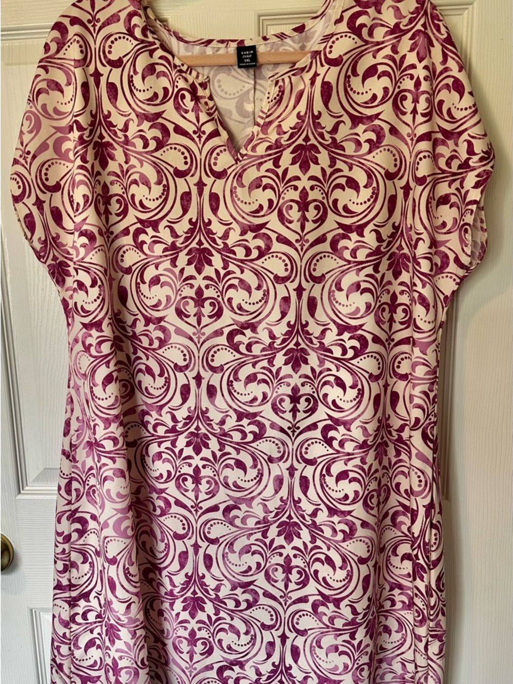 SHEIN CURVE 1x Cream Tunic Top with Magenta/Lavender Scroll Print Cap sleeve 9in